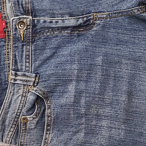 Contrast Jeans with Rolled Up Hems - Picture 2 of 6